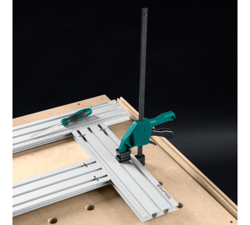 KRAFTOOL KRAFTFLEX GDH-300/60 в отверстия 20 мм, вертикальная быстрозажимная струбцина пистолетного типа (32801) для фиксации заготовок во время механической обработки на монтажном столе KRAFTOOL KRAFTFLEX GDH-300/60 в отверстия 20 мм, вертикальная быстрозажимная струбцина пистолетного типа (32801) для фиксации заготовок во время механической обработки на монтажном столе